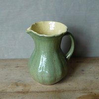 largescallopeddarkgreenjug