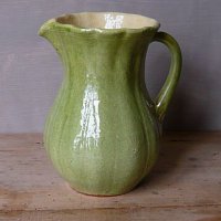 largescallopedgrassgreenjug