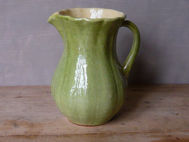 largescallopedgrassgreenjug